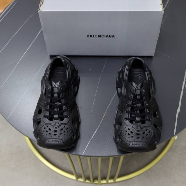 出厂价： 法国高端奢侈品牌-巴黎世家洞洞鞋半拖balenciaga Mold Closed Rubber Sandals”Yellow“克罗斯系列百搭潮流沙滩涉